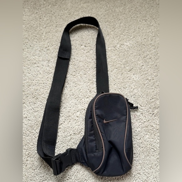 Nike Crossbody Bag (mini) LIKE NEW black brown belt bag - Picture 3 of 7